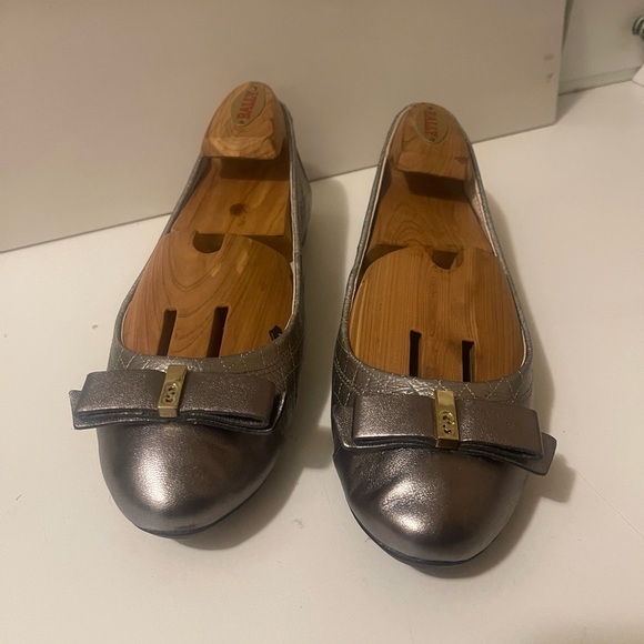 Cole Haan silver flat shoes with bow and logo on the front - Picture 2 of 9